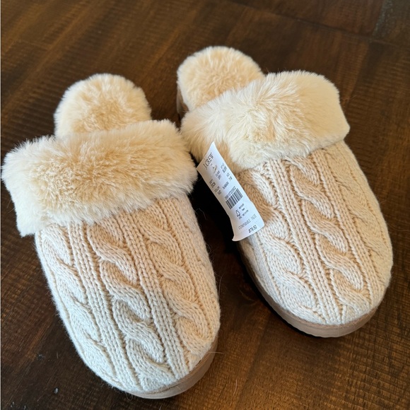 NWT JCrew cream cable knit slippers with fur lining | Size 7 - Picture 5 of 6